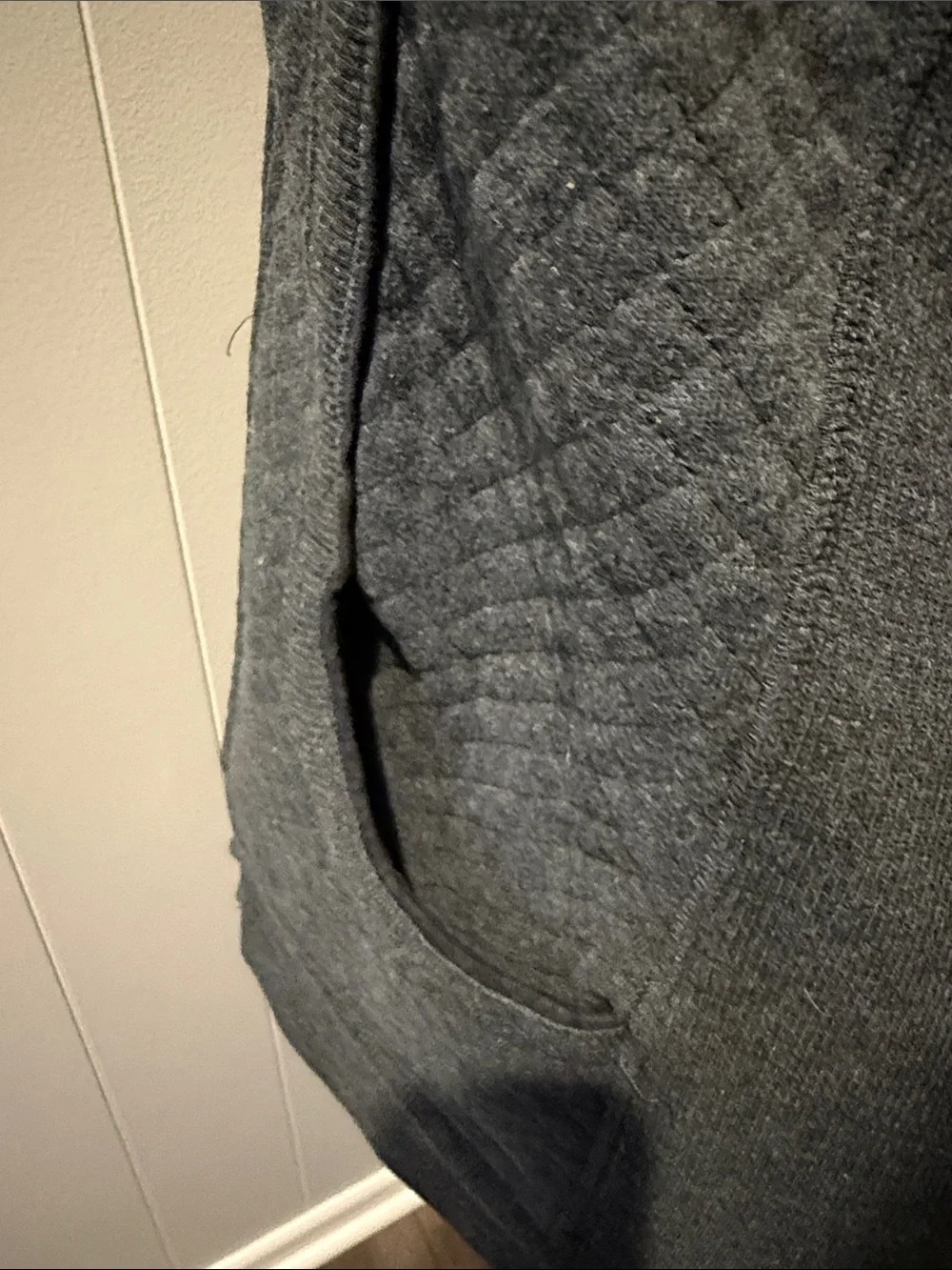lululemon athletica Women’s 10 Quilted Hooded Vest in Charcoal Gray